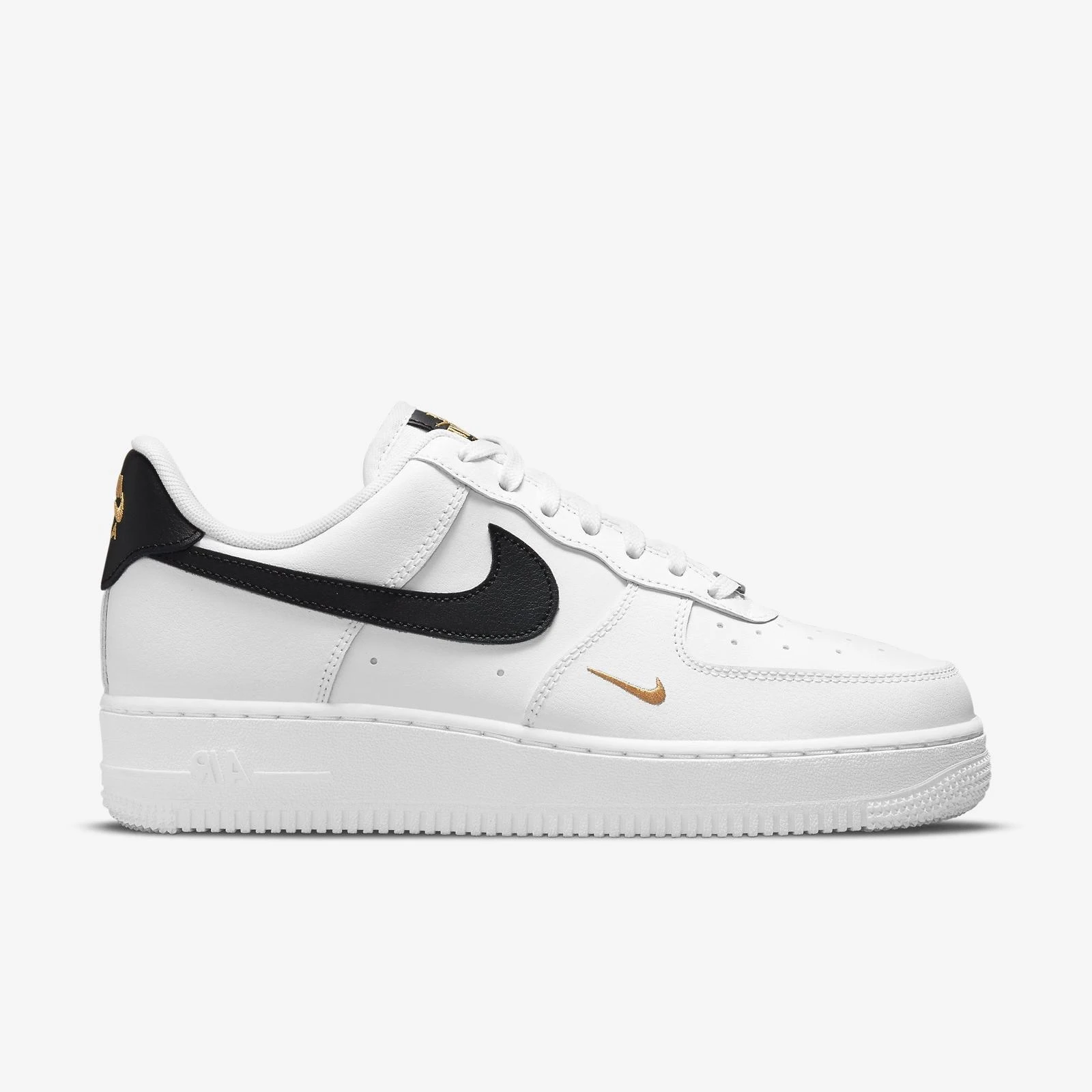 Nike Air Force 1 Black Essentials